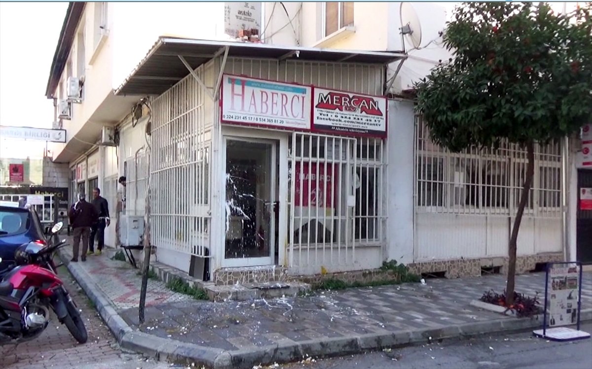 Mersin de CHP li gruptan yerel gazete binasına saldırdı #4