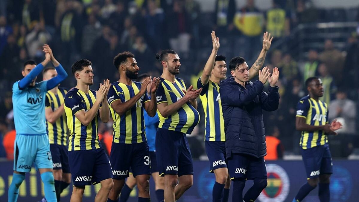 Fenerbahçe - Slavia Prag maçı öncesi kadrolarda son durum #1