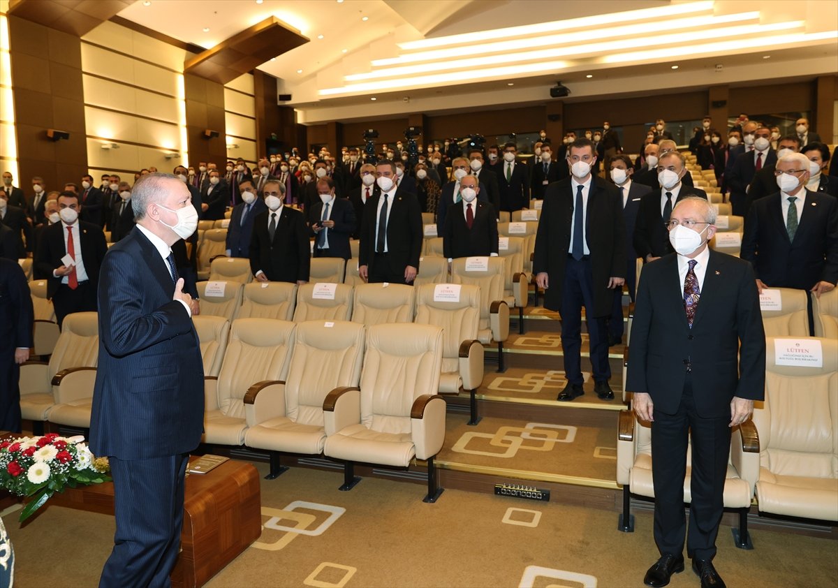 Cumhurbaşkanı Erdoğan ile Kemal Kılıçdaroğlu, törende selamlaştı #1