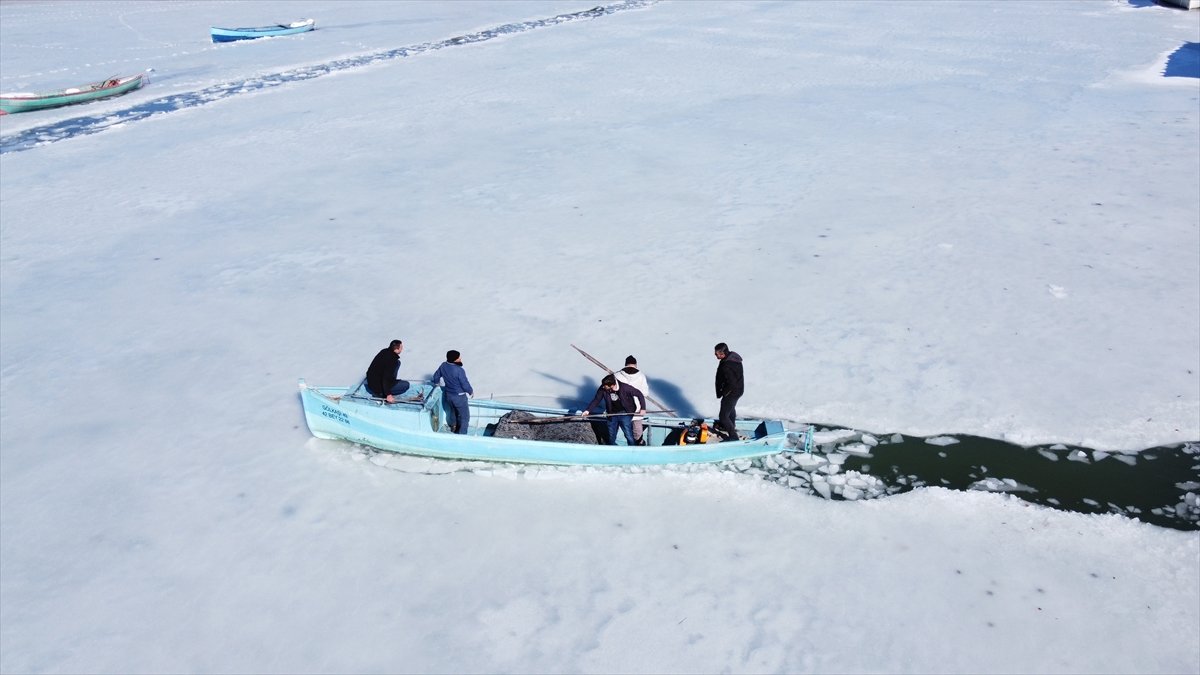 Beyşehir Gölü nde balıkçılar yeniden ava çıktı #3
