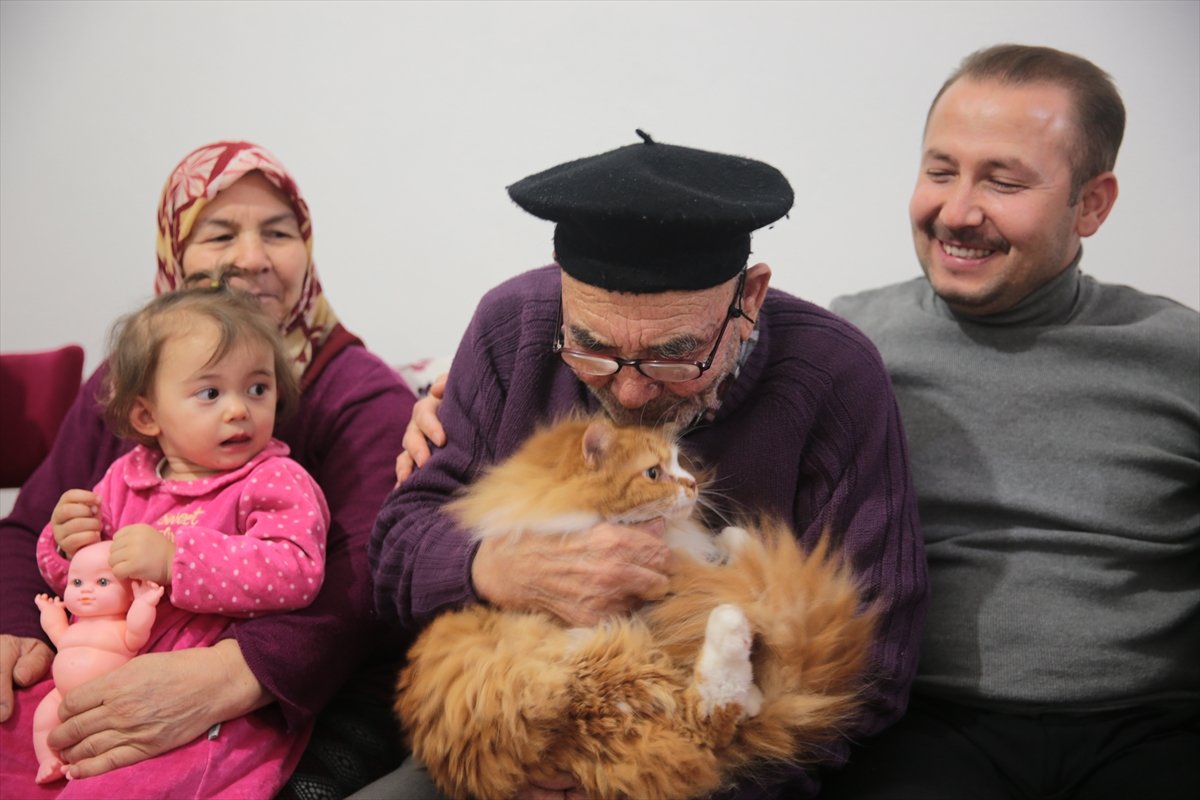 Bolu da yangından kedisiyle kurtulan Ali Dede nin son hali #4