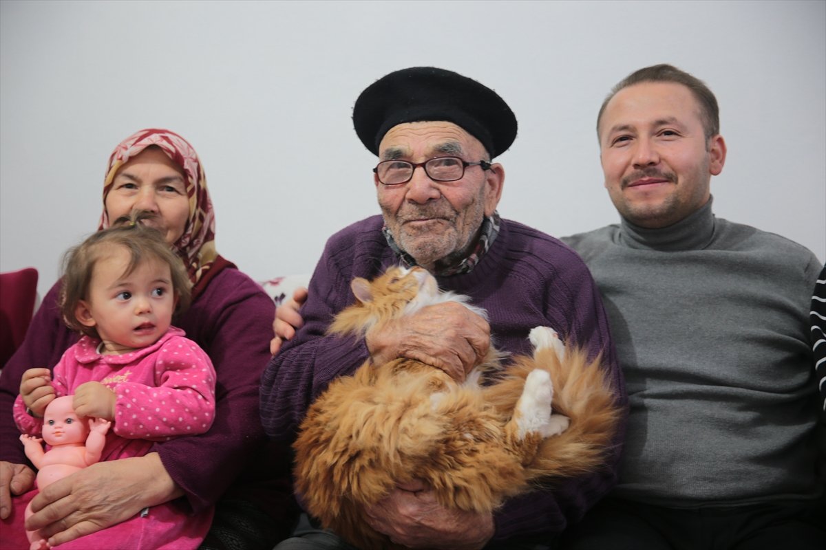 Bolu da yangından kedisiyle kurtulan Ali Dede nin son hali #3