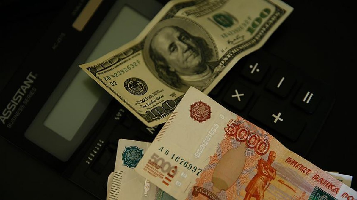 Rus bankaları, ABD deki hesaplarından nakit para çekti #1
