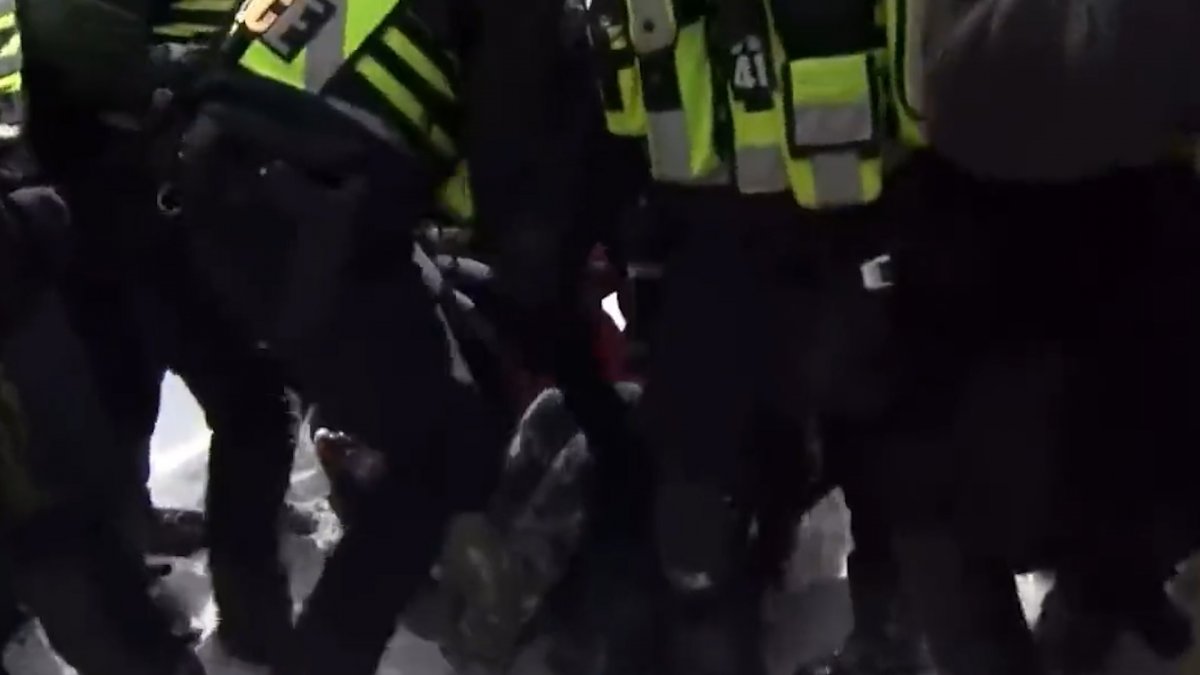 Kanada da polisten eylemcilere sert müdahale #2