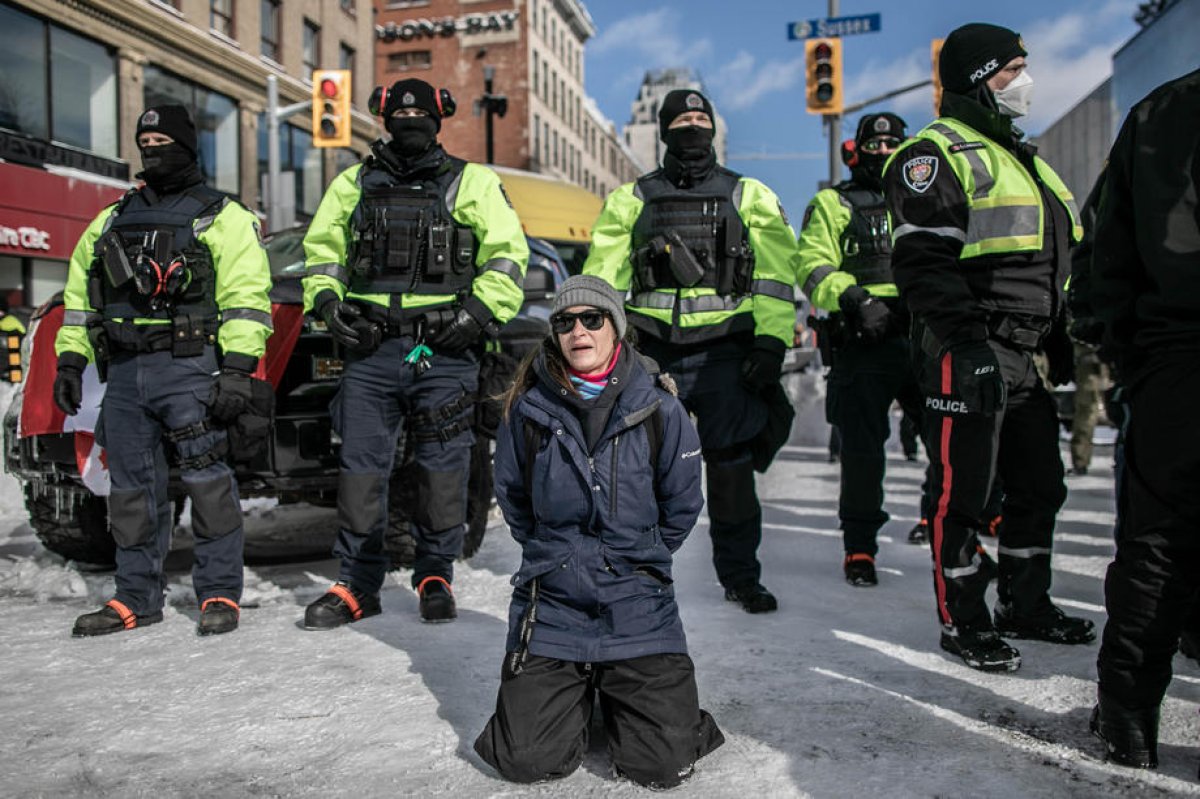 Kanada da polisten eylemcilere sert müdahale #3