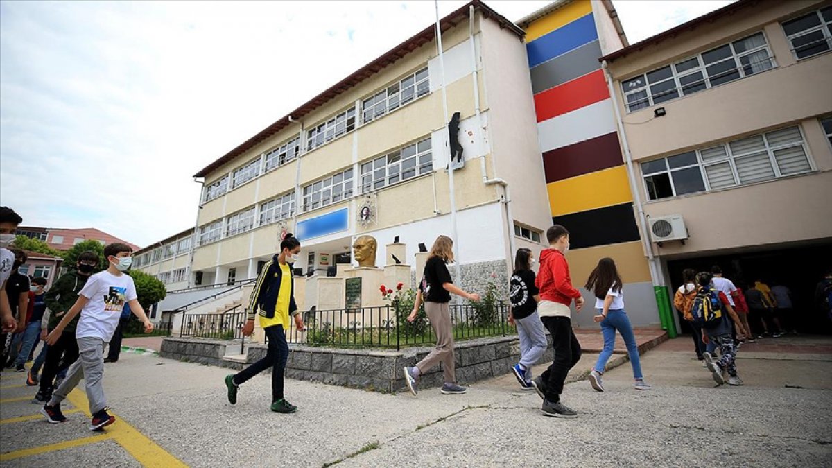 Ankara da öğrenciyi darbeden öğretmen: Buranın hakimi benim #1