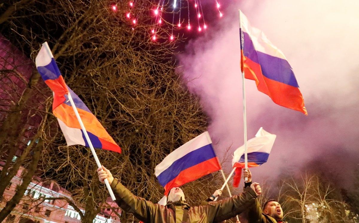 Putin in tanıma kararı sonrası Donbas ta sevinç gösterileri #5