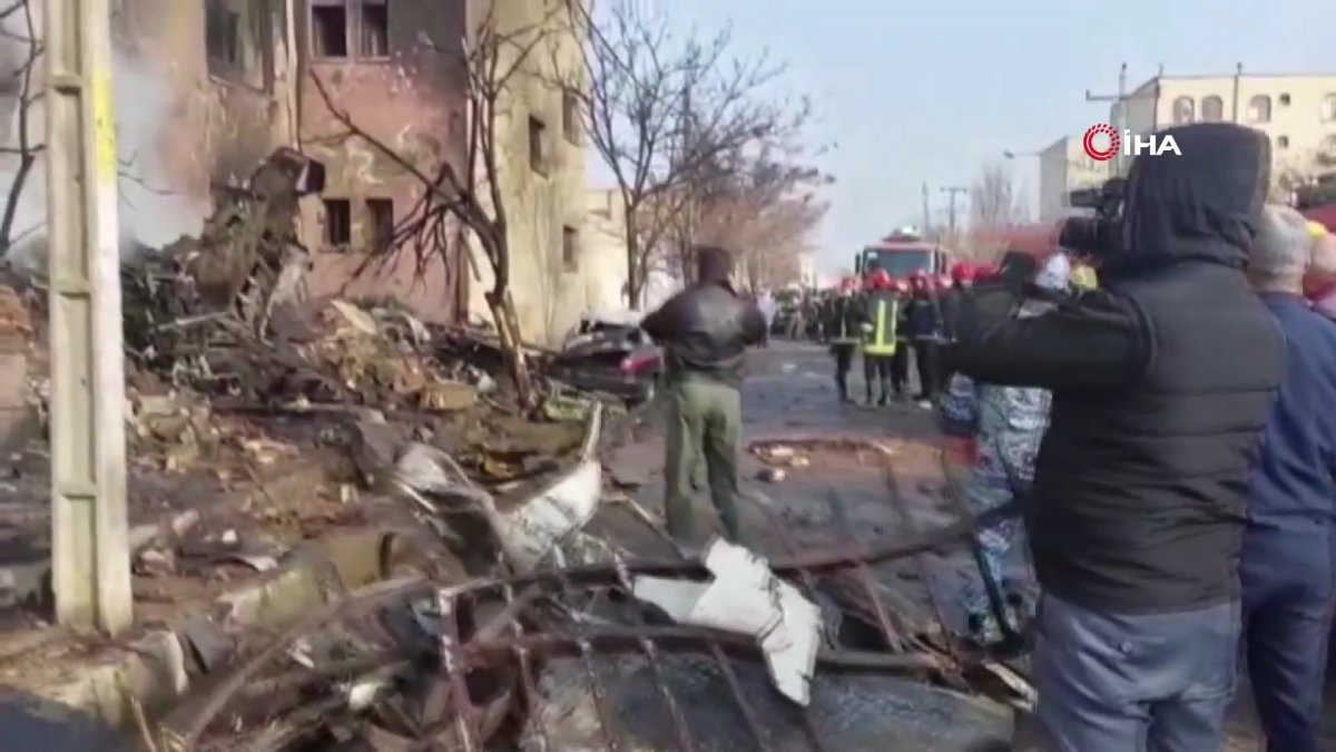 İran da savaş uçağı düştü 3 kişi hayatını kaybetti #2