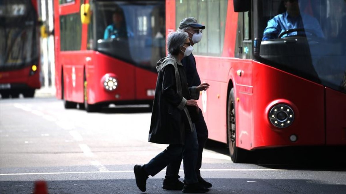 Londra da toplu taşımada maske zorunluluğu kaldırıldı #1