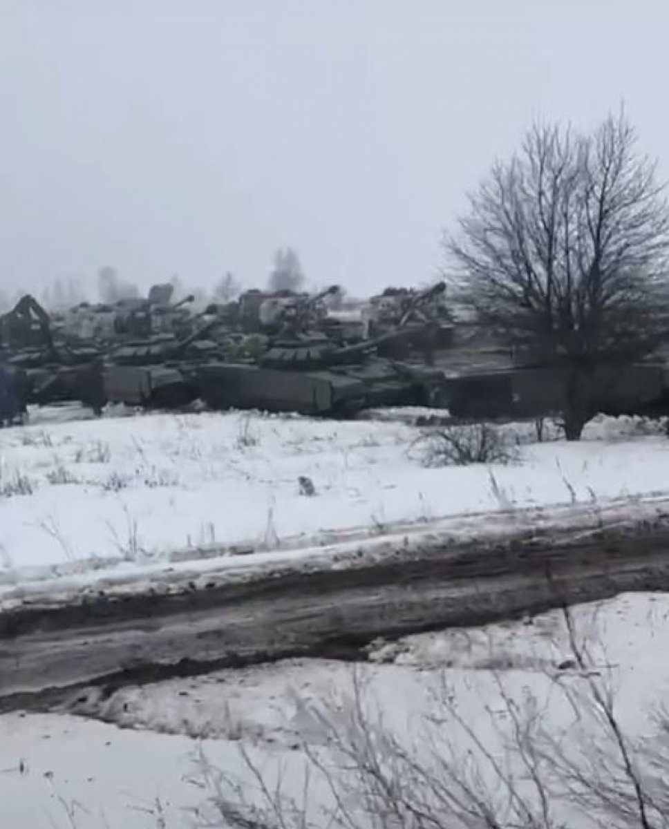Rus zırhlı birlikler, Ukrayna sınırı yakınlarında görüntülendi #4