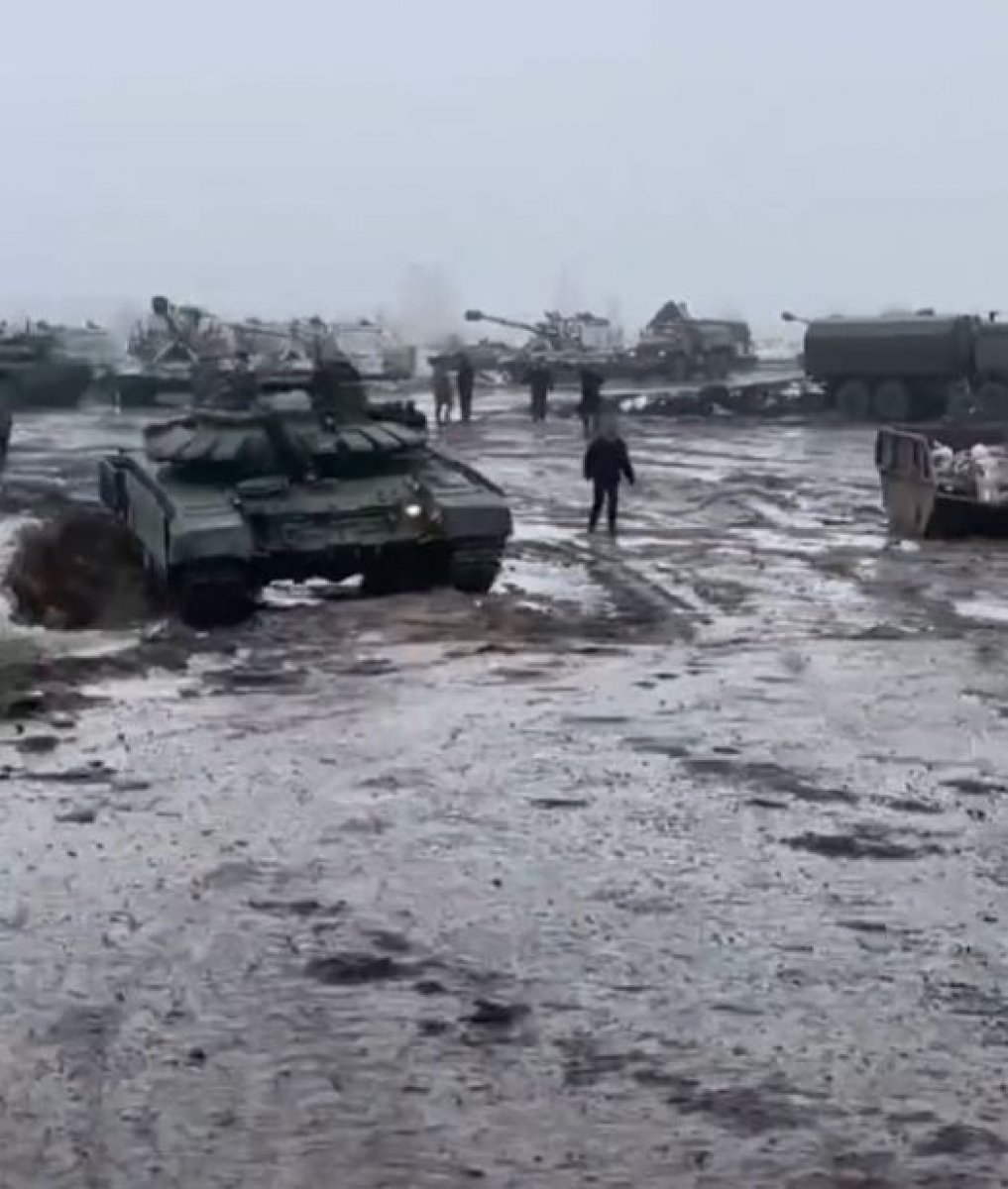 Rus zırhlı birlikler, Ukrayna sınırı yakınlarında görüntülendi #1
