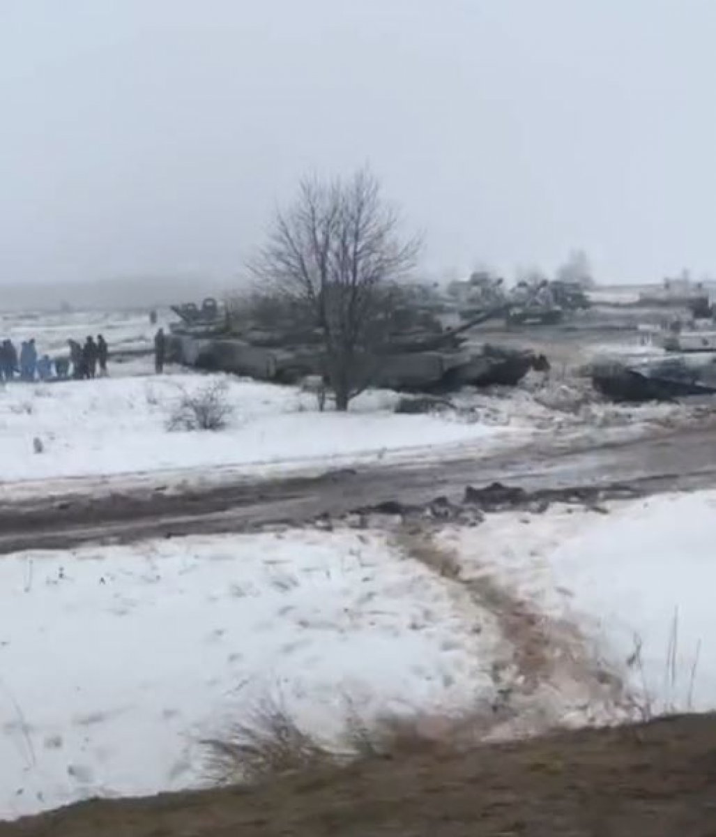 Rus zırhlı birlikler, Ukrayna sınırı yakınlarında görüntülendi #3