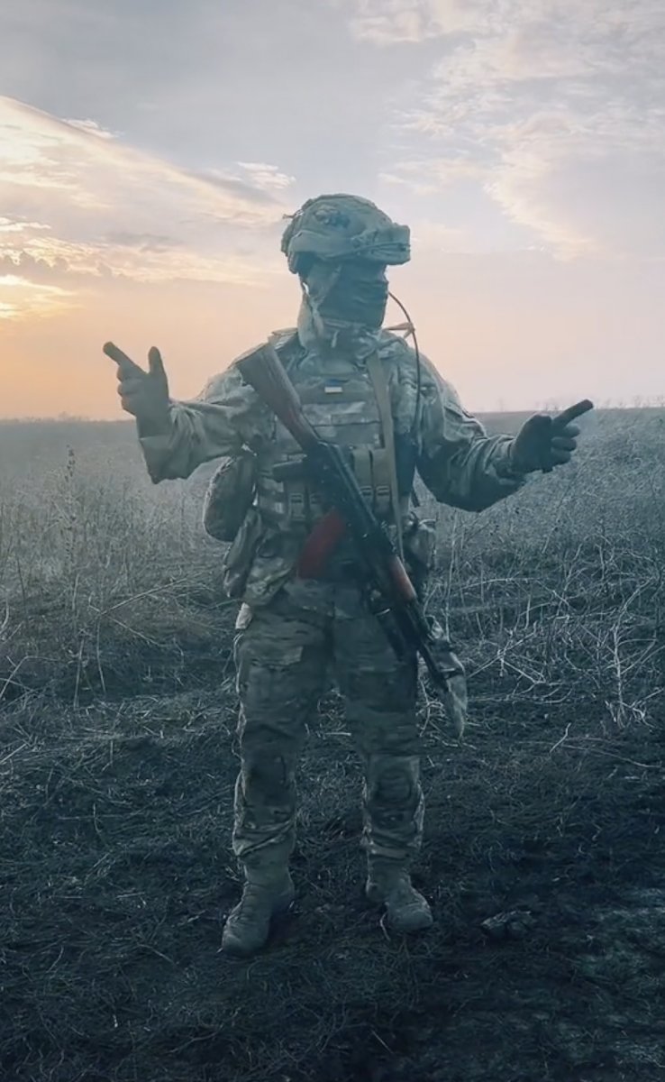 Ukrayna askeri, dans ederek TikTok çekti #3