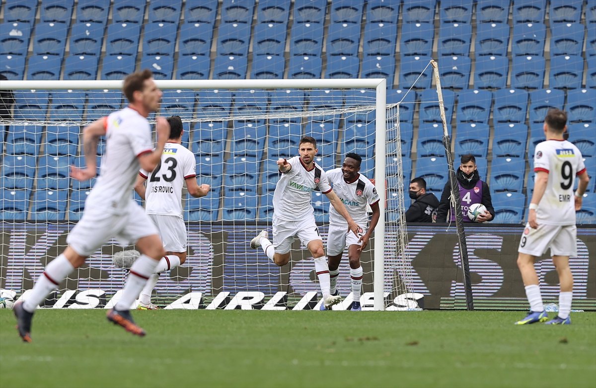 Fatih Karagümrük Başakşehir i 2 golle mağlup etti #2