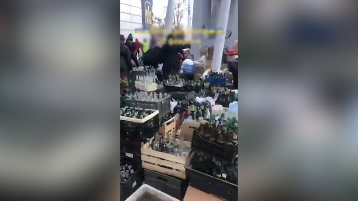 Ukrayna Jandarma Teşkilatı’ndan halka molotof kokteyli tarifi #3
