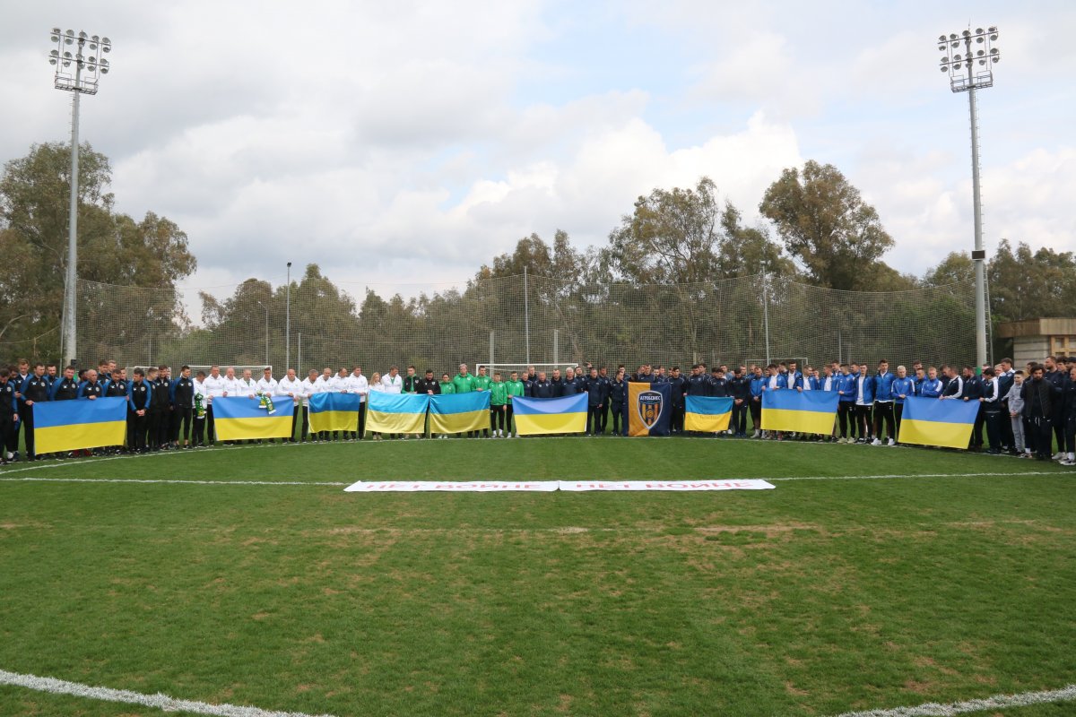 Antalya da kamp yapan Ukraynalı futbolcular, 'savaşa hayır' dedi #1