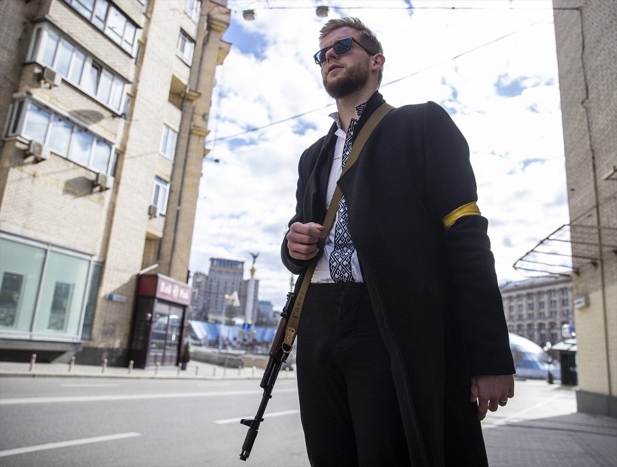 Ukrayna nın en genç milletvekili, Kiev sokaklarını savunuyor #5