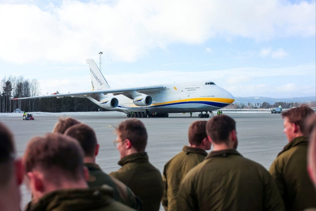 World's largest cargo plane damaged in war #3