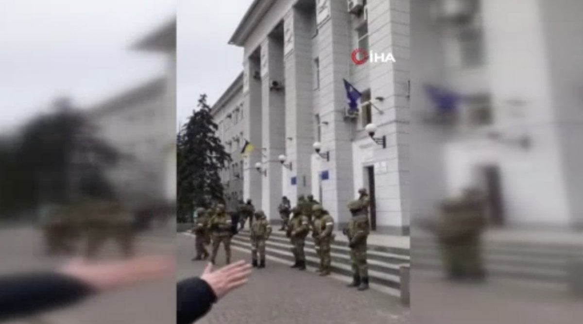Moments when Ukrainians protest against Russian forces #2