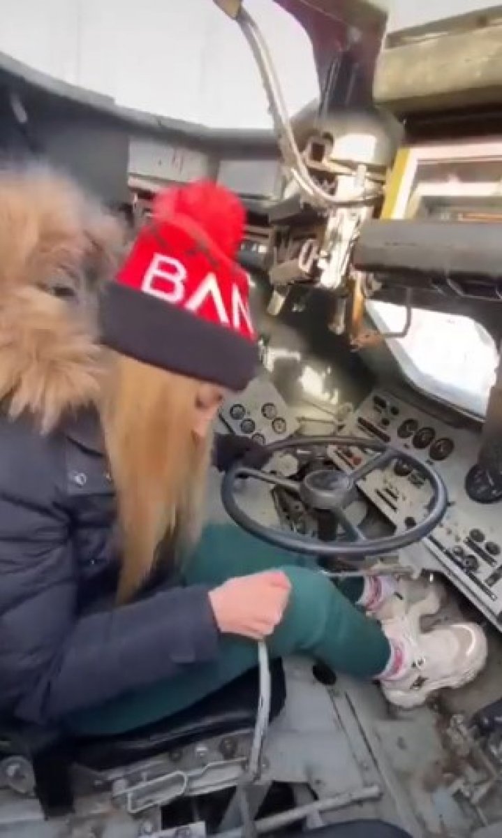 Ukrainian woman made tutorial video for captured Russian military vehicle #3