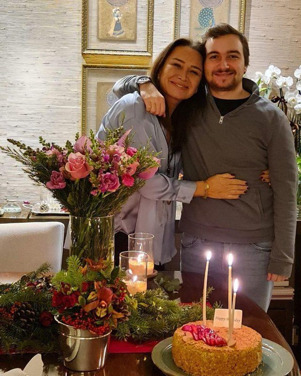 Demet Akbağ ın yakışıklı oğlu Ali nin son haline bakın!  Maşallah  demeden geçmek imkansız... #2