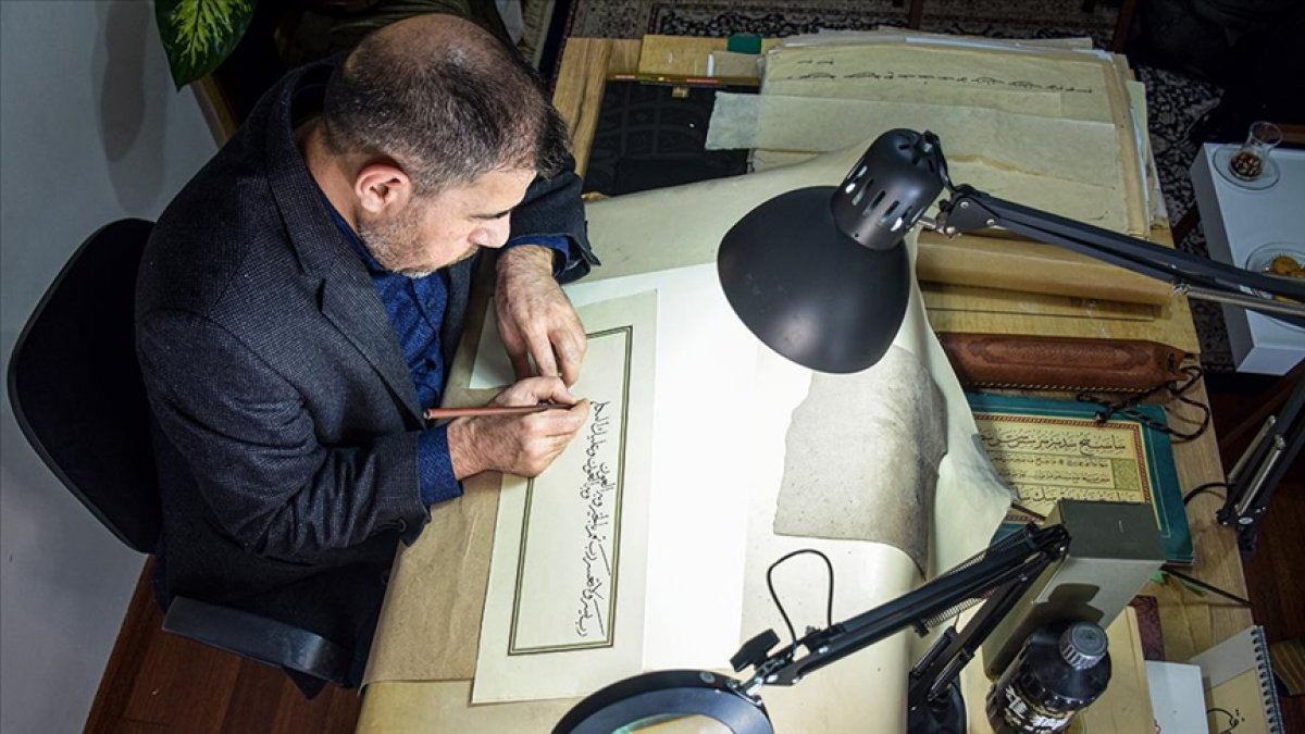 Iraklı hattat 40 yıldır eserlerini aşkla nakşediyor #1