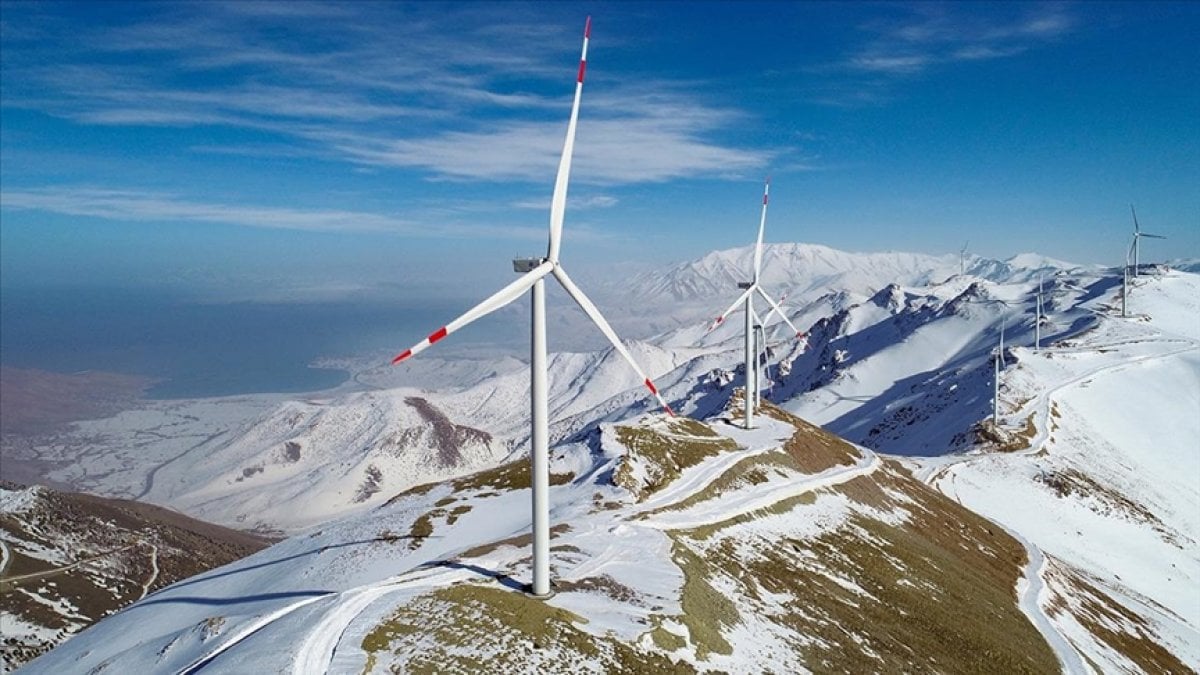 Van da 3 bin metrede kurulan rüzgar türbinleri, 50 bin hanenin elektriğini üretiyor #1