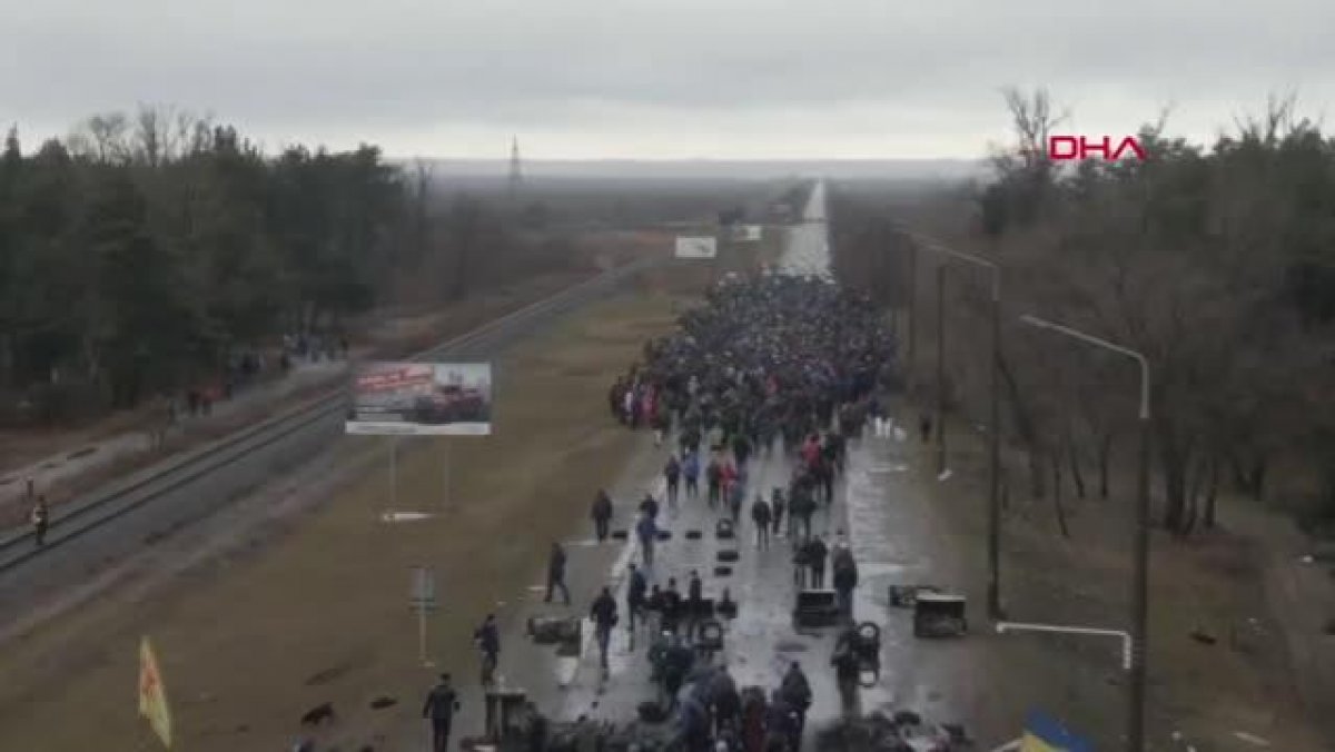 In Ukraine, the people set up a barricade in the city of Enerhodar, where there is a nuclear power plant #2