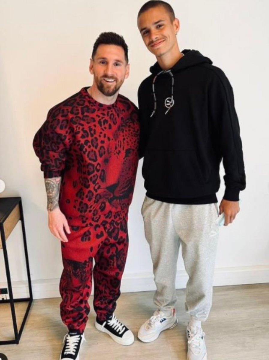 Lionel Messi nin yeni tarzı alay konusu oldu #1