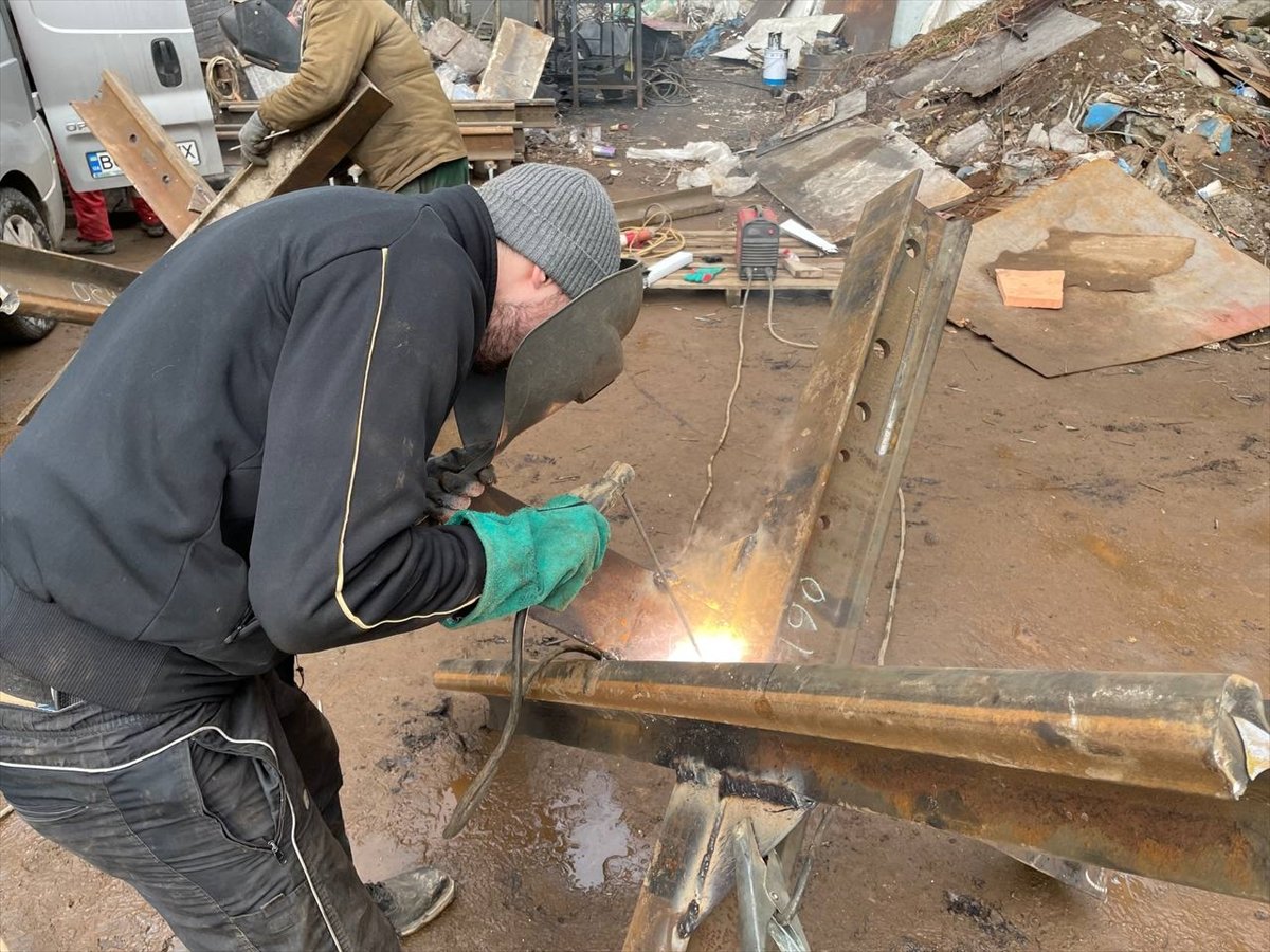 Barricade preparation from the people in Ukraine #5