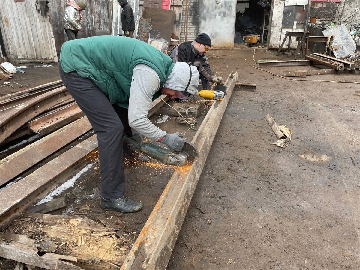 Barricade preparation from the people in Ukraine #6