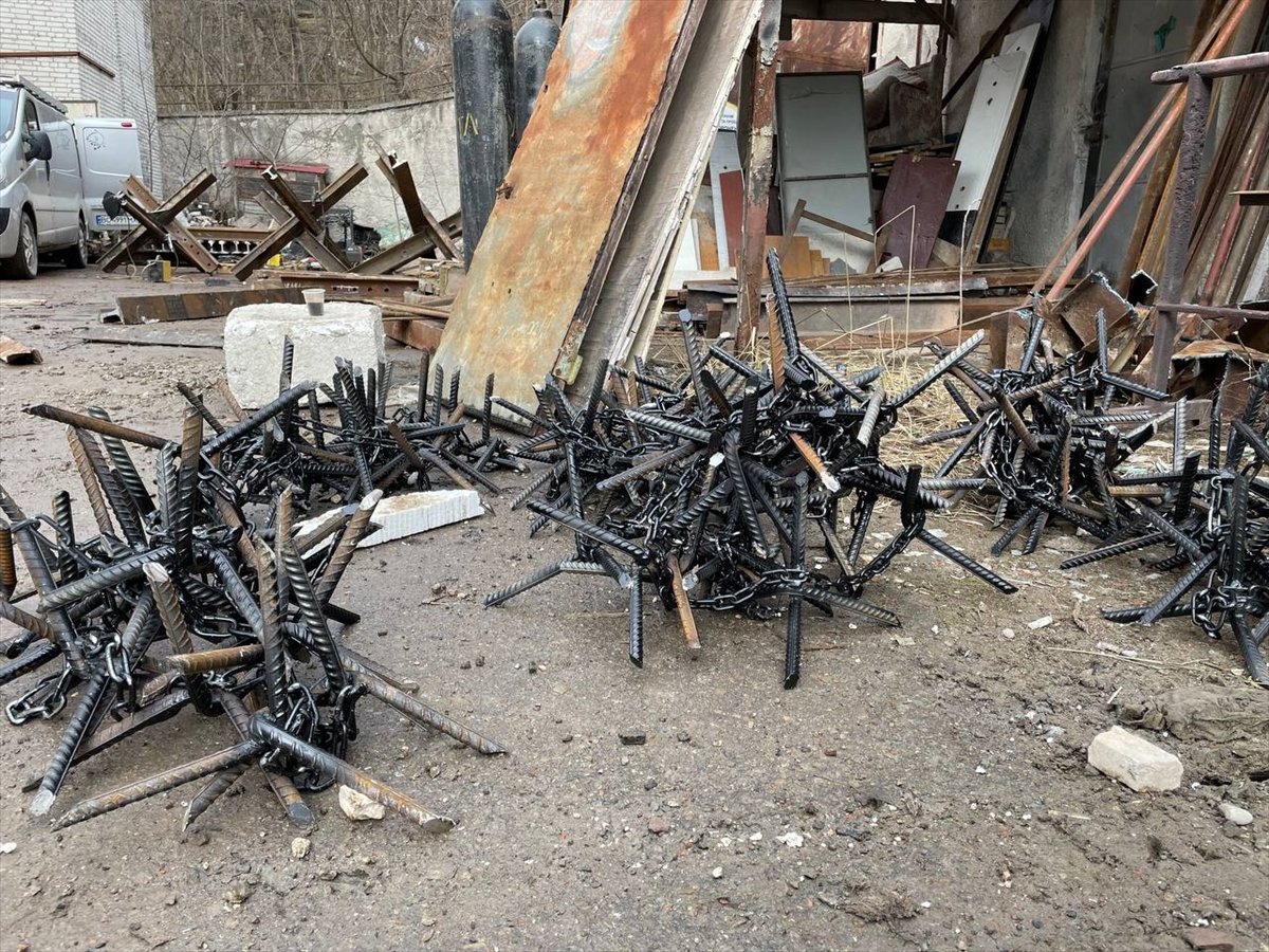 Barricade preparation from the people in Ukraine #4