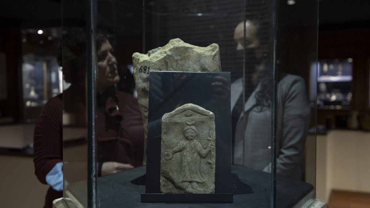 2 bin 300 yaşındaki  Kybele  ile aslan heykelleri ziyaretçilerini ağırlıyor #1