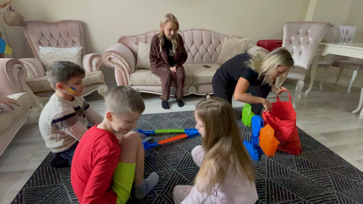 Ukrayna daki savaştan çocuklarıyla kaçan anne, yaşadıklarını anlattı #1