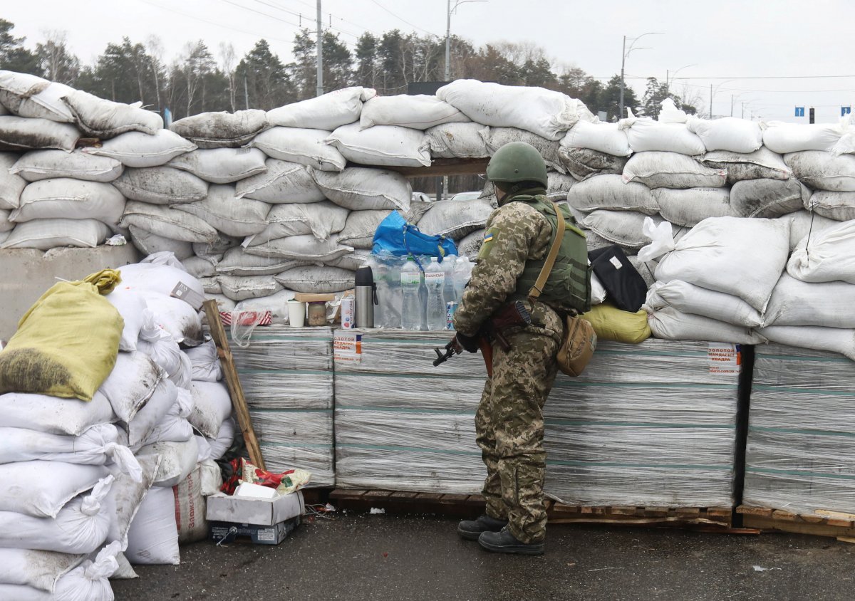Ukrayna’da direniş: Hendekler kazılıyor, barikatlar kuruluyor #1