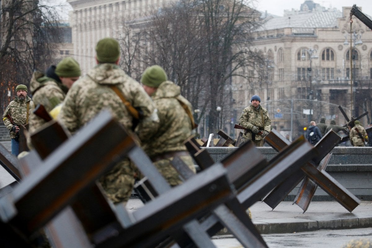 Ukrayna’da direniş: Hendekler kazılıyor, barikatlar kuruluyor #7