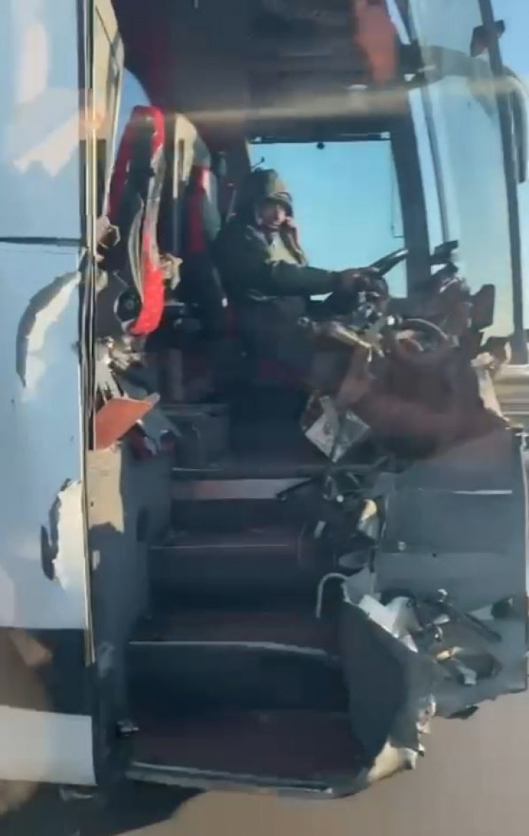 Antalya da kaza yaptığı otobüsle trafiğe çıktı #1