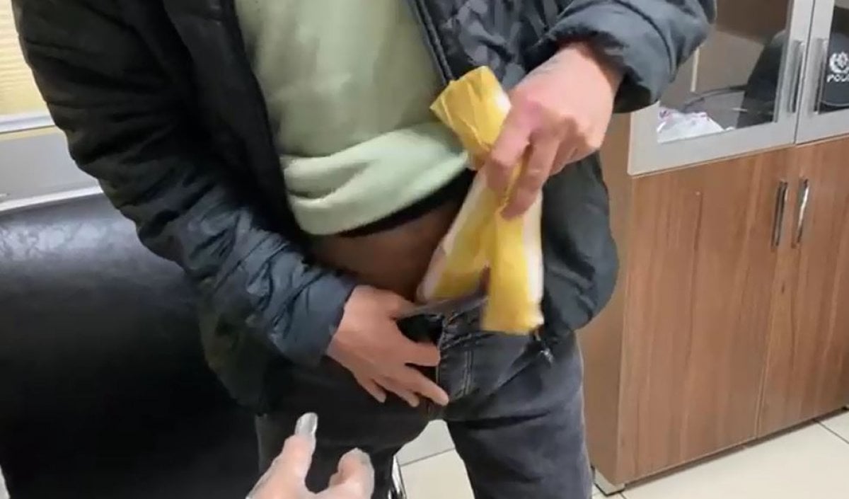 Van da uçağa binmek isteyen şahsın kasık bölgesinde uyuşturucu bulundu #1