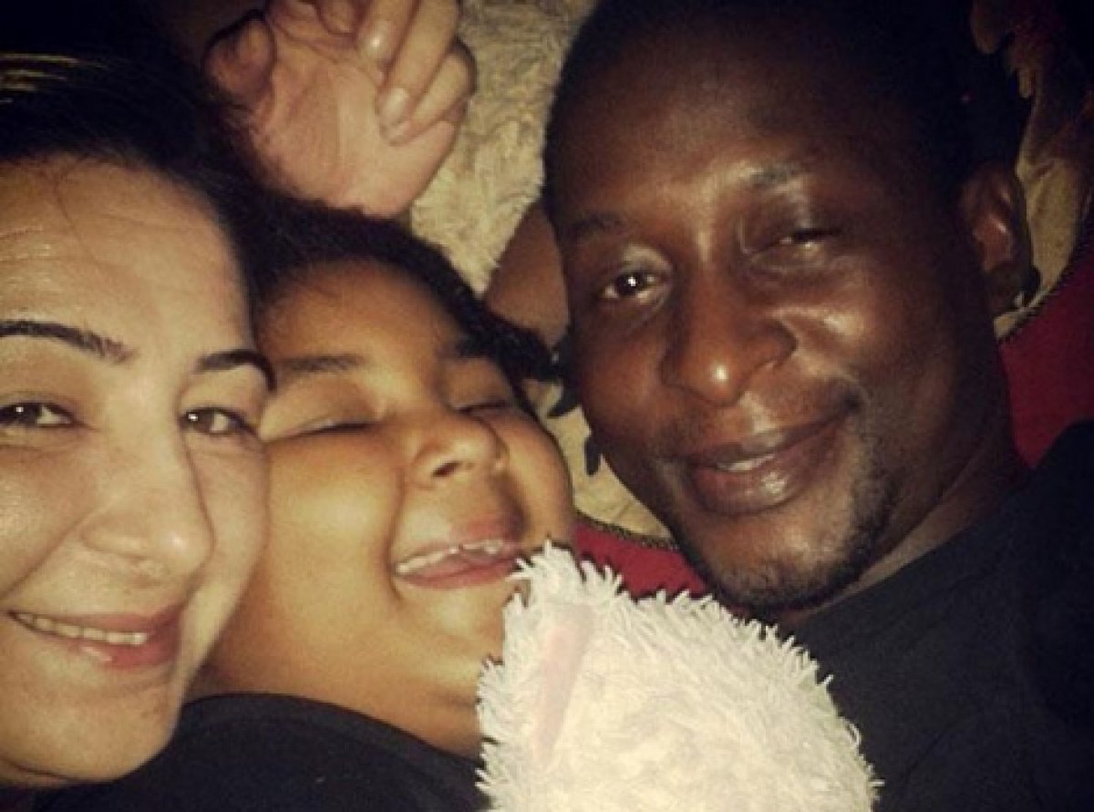 Aşk Mantık İntikam Menekşe nin eski eşi Afrikalıymış meğer! 13 yıllık aşkın bir de küçük meyvesi var... #3