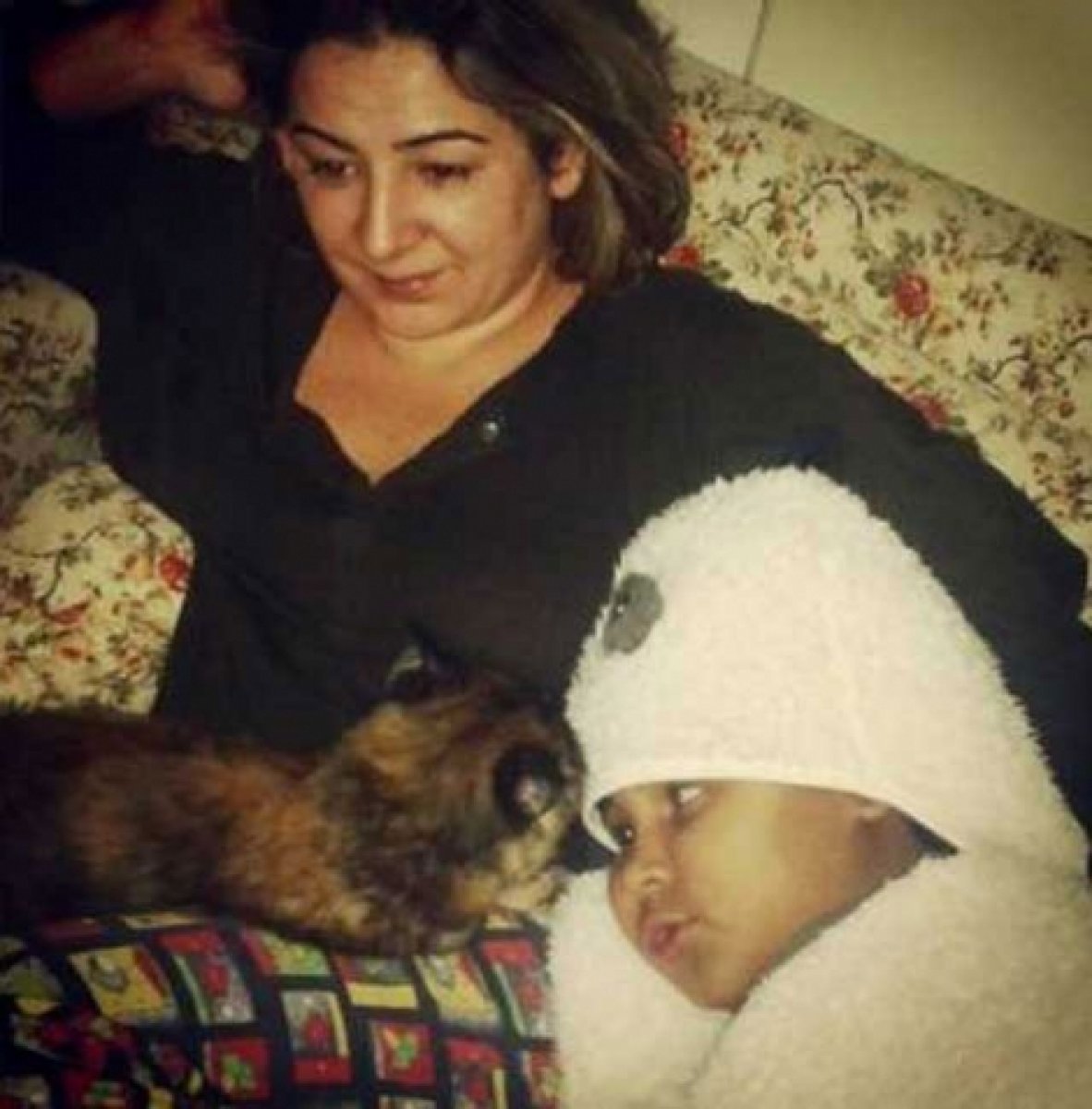 Aşk Mantık İntikam Menekşe nin eski eşi Afrikalıymış meğer! 13 yıllık aşkın bir de küçük meyvesi var... #2