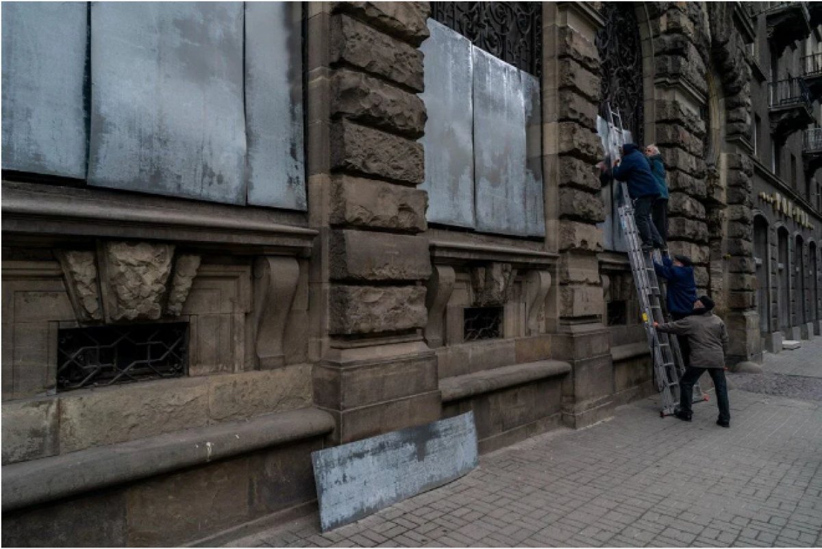 Ukrayna nın önemli müzelerinden olan Lviv Müzesi ne koruma önlemi #1