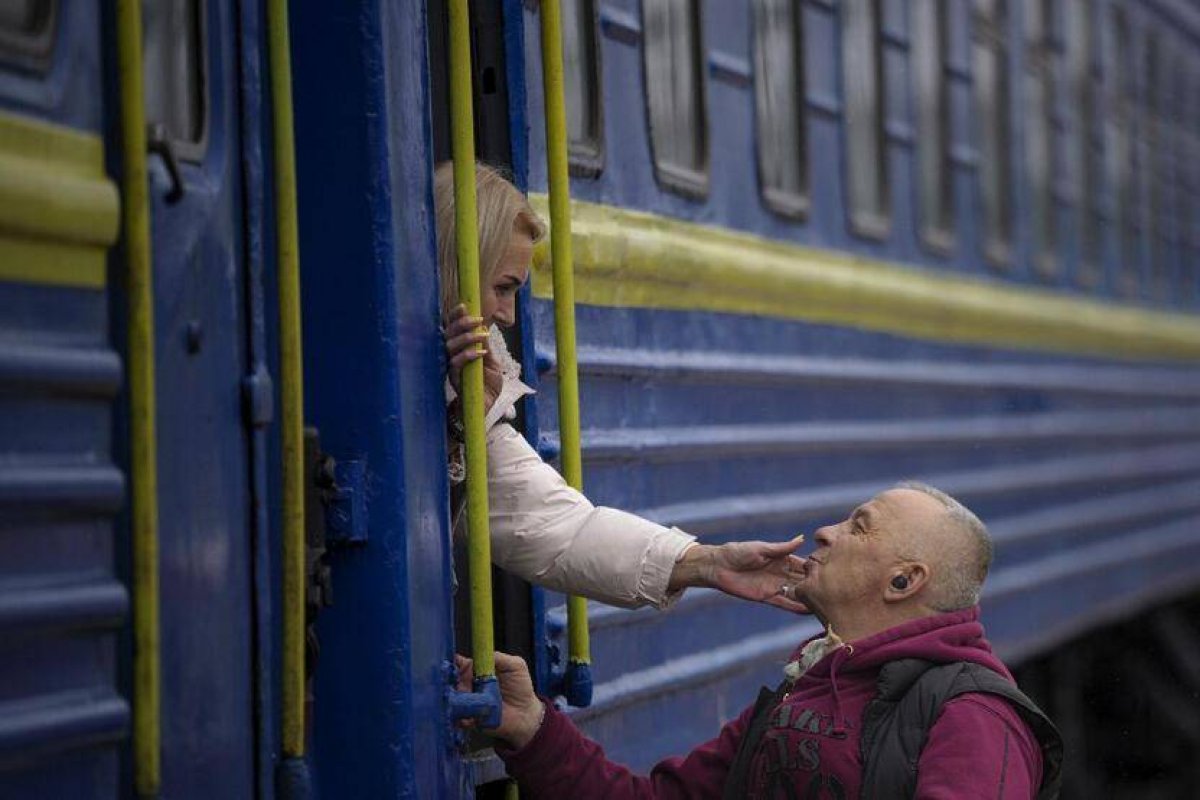 Binlerce Ukraynalı, Rusya nın saldırdığı Kiev den trenlerle kaçtı #16
