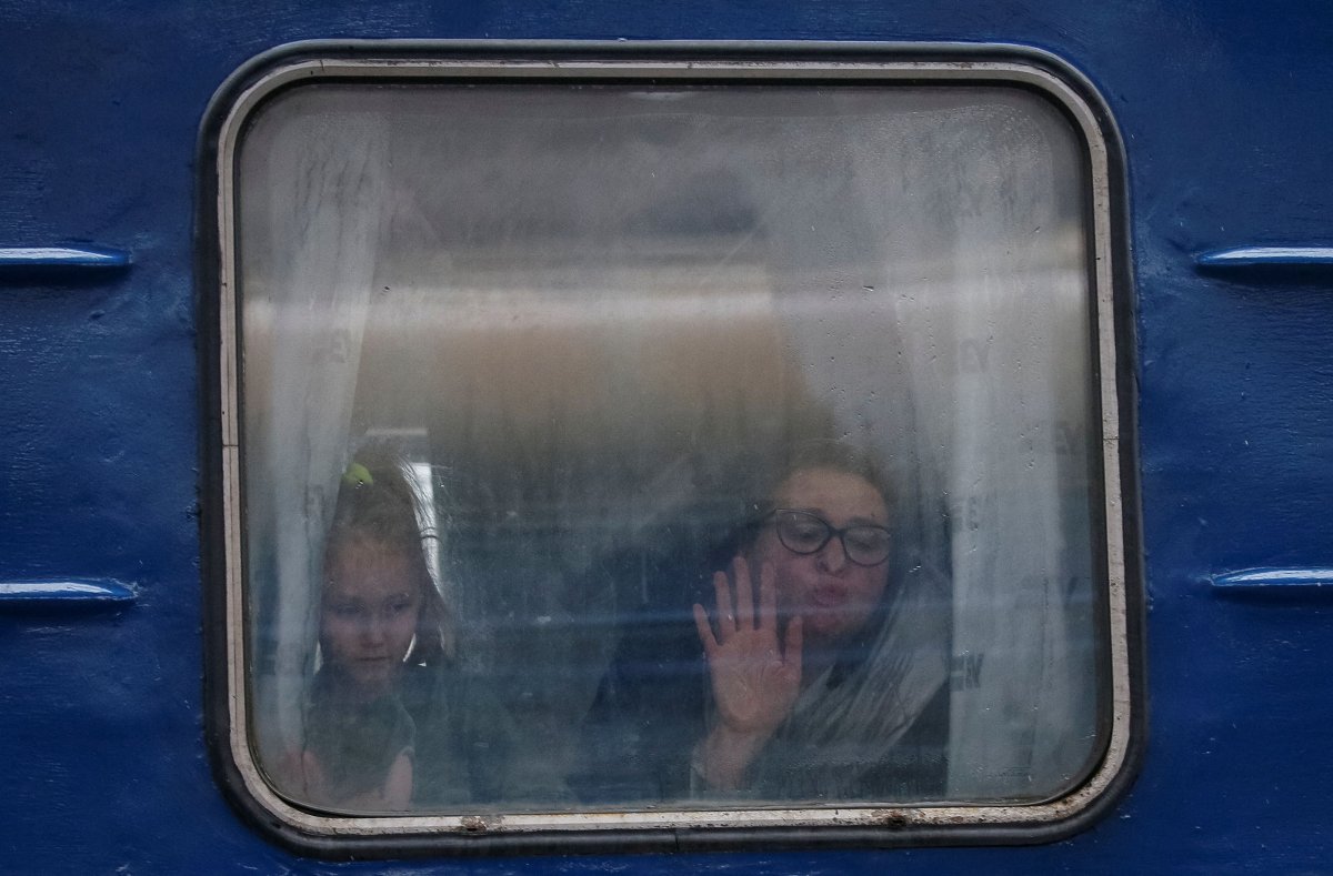 Binlerce Ukraynalı, Rusya nın saldırdığı Kiev den trenlerle kaçtı #12