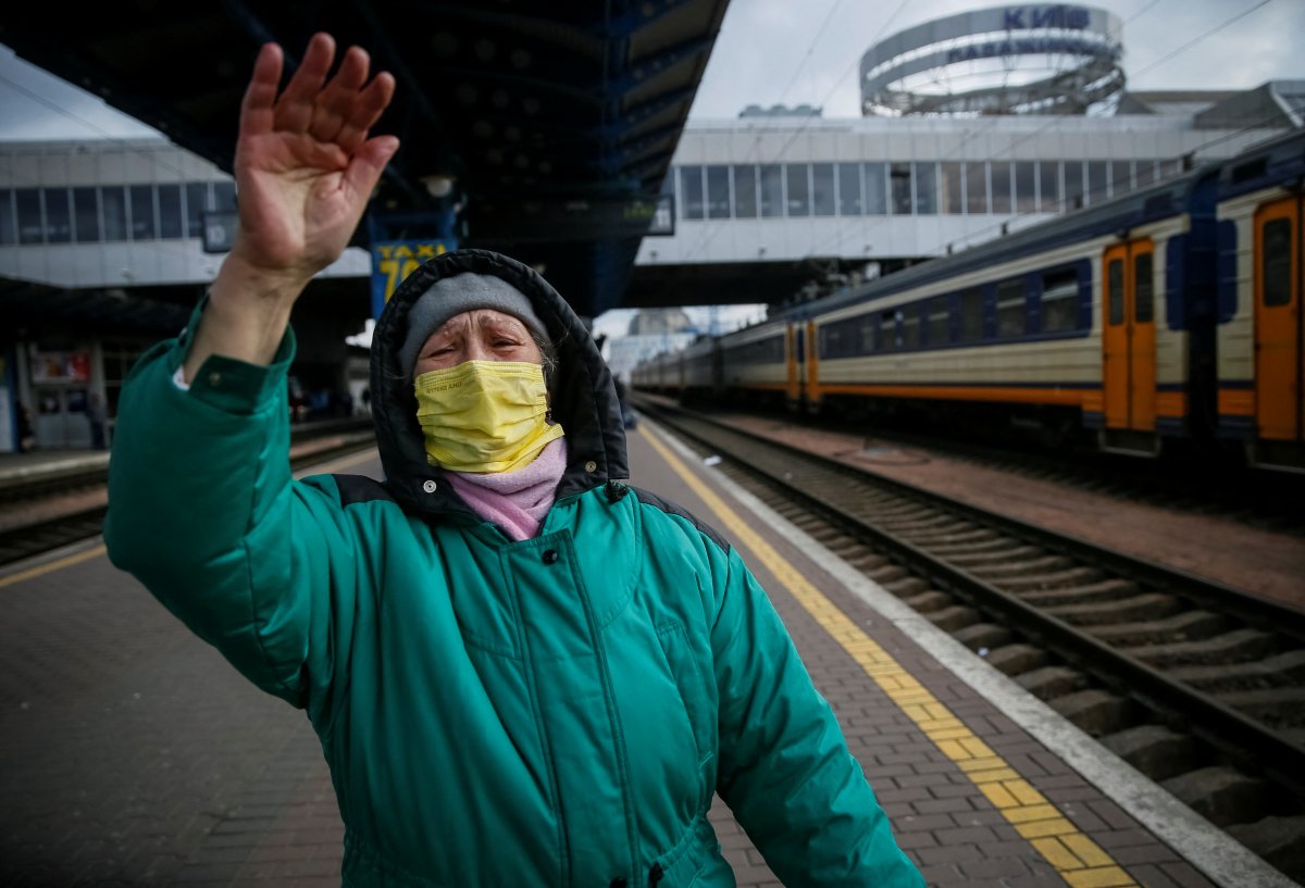 Binlerce Ukraynalı, Rusya nın saldırdığı Kiev den trenlerle kaçtı #10