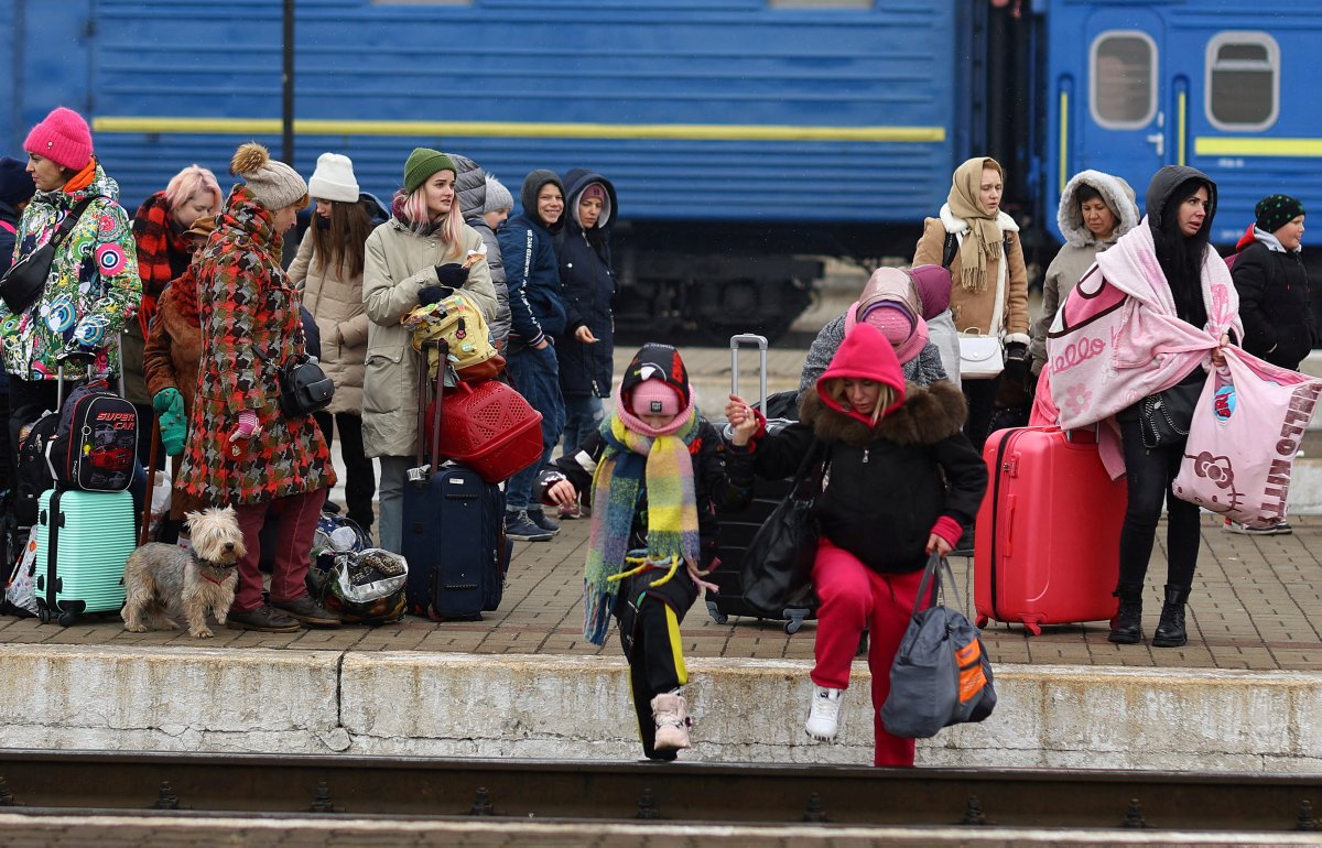 Binlerce Ukraynalı, Rusya nın saldırdığı Kiev den trenlerle kaçtı #13