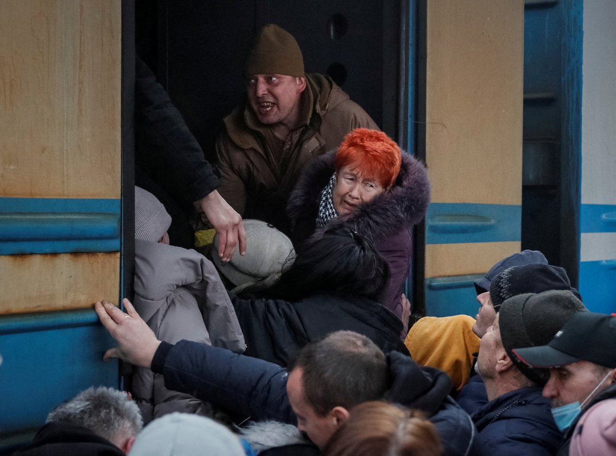 Binlerce Ukraynalı, Rusya nın saldırdığı Kiev den trenlerle kaçtı #3
