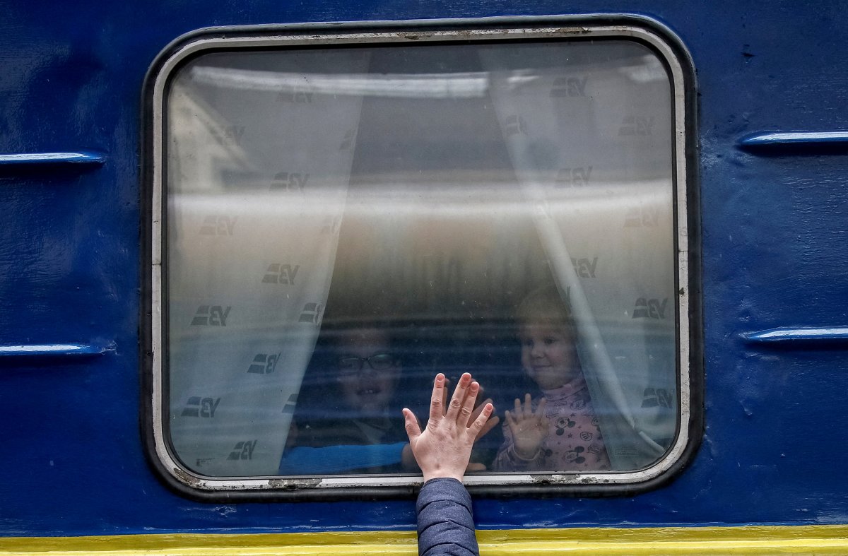 Binlerce Ukraynalı, Rusya nın saldırdığı Kiev den trenlerle kaçtı #9