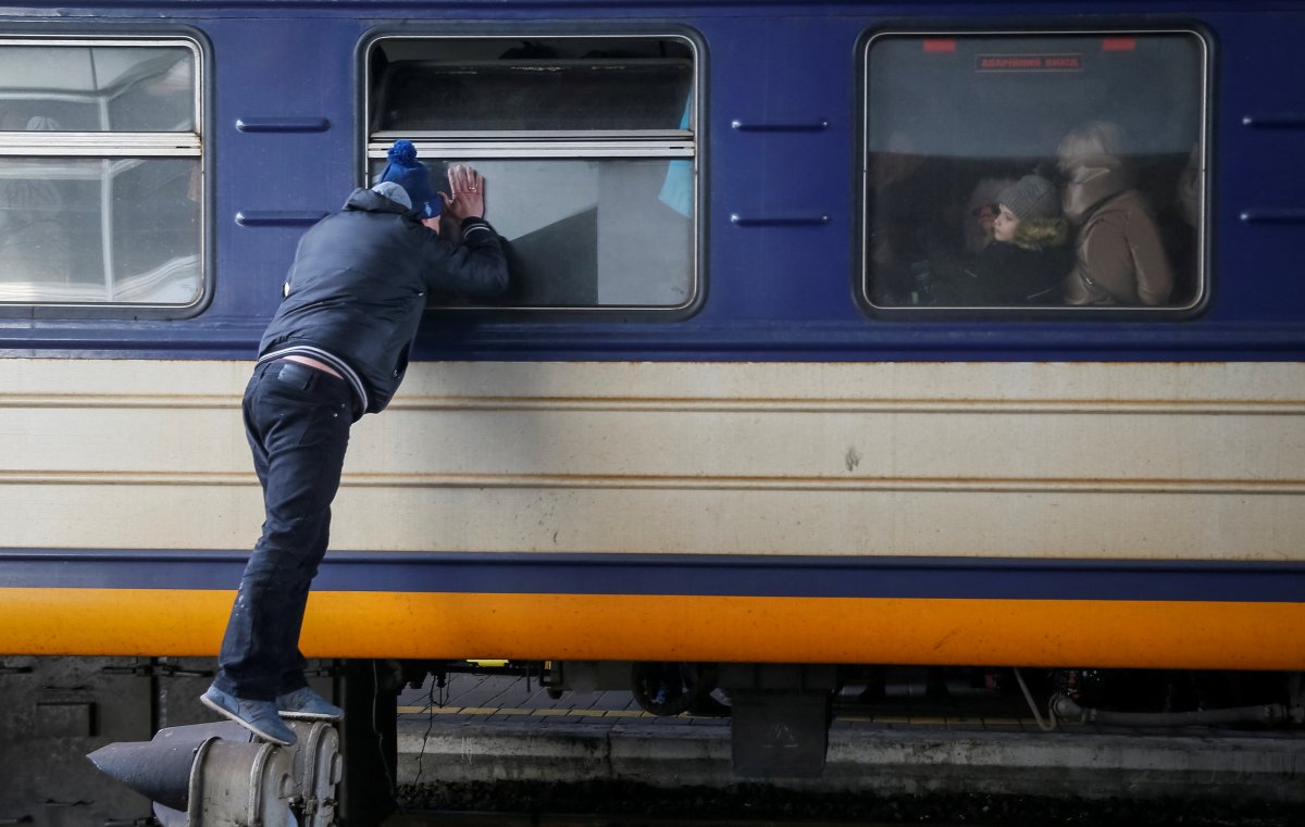 Binlerce Ukraynalı, Rusya nın saldırdığı Kiev den trenlerle kaçtı #5
