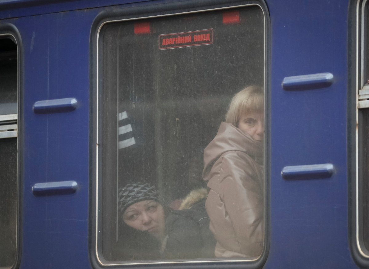 Binlerce Ukraynalı, Rusya nın saldırdığı Kiev den trenlerle kaçtı #4
