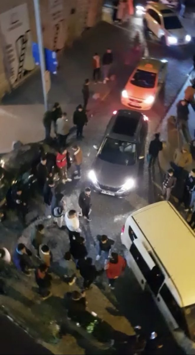 Beyoğlu nda yol kapatıp meşale yakan magandalar kamerada #3